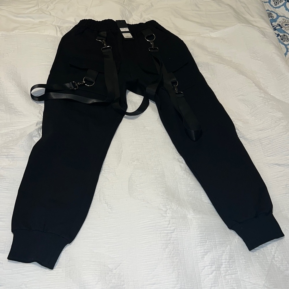 Carmar cargo sweats with removable chain
